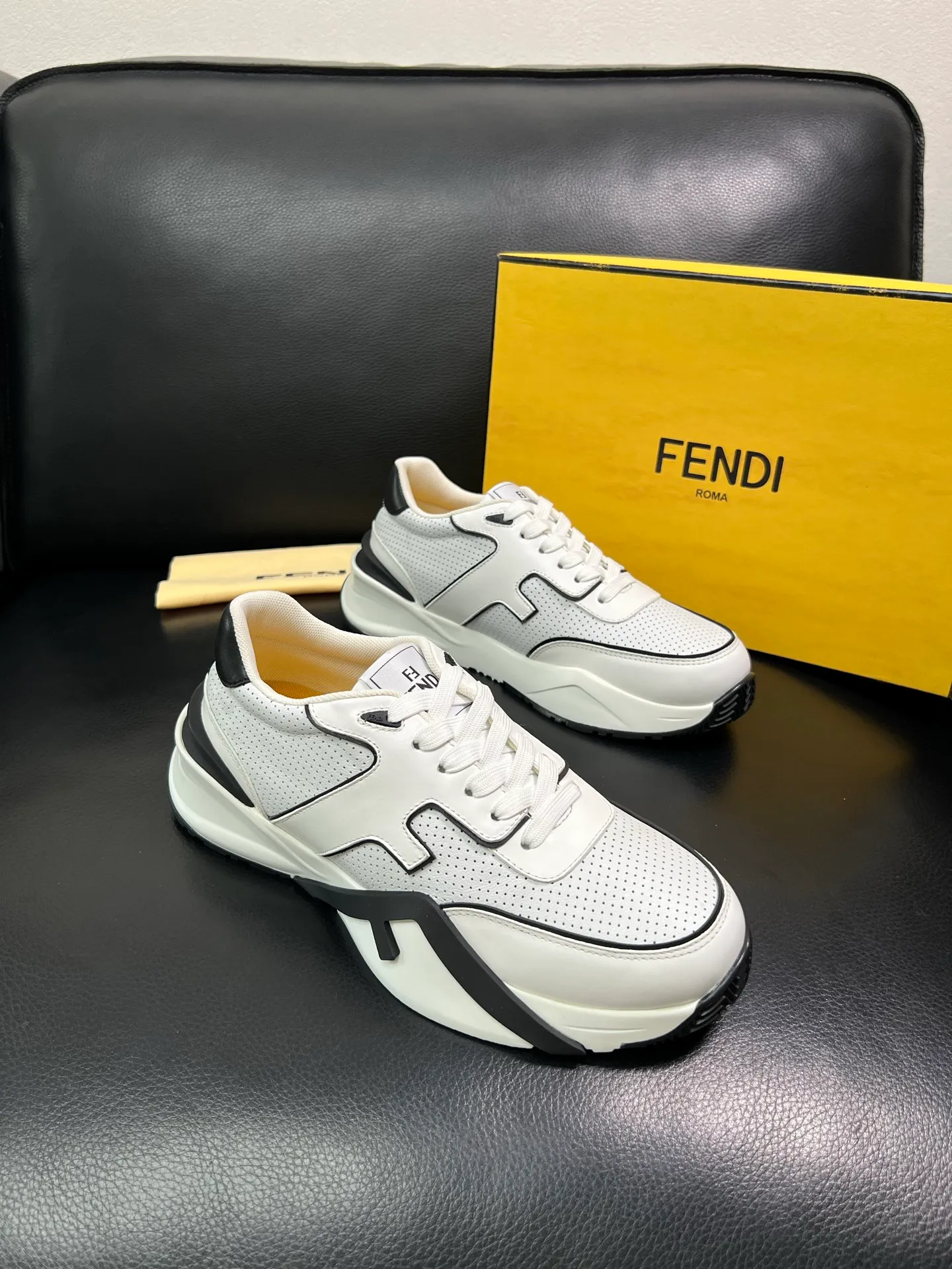 Men's shoes 💰840 FENDI top purchasing Fendi counters are equipped with the original factory, original fabrics imported from Italy, breathable and comfortable cowhide lining, soles: original soles specially provided by the original factory are super comfortable, original factory orders 🔍high quality, you can enter and exit the counter at will, welcome to compare, code number 39-44 (customized 38-45) 85856